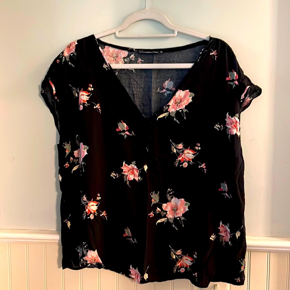 Abercrombie & Fitch Xl floral vneck t shirt blouse
